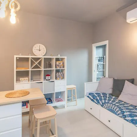 White House - Happy Apartment *
